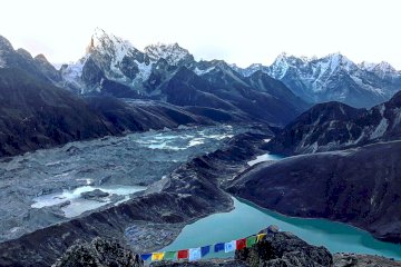 Everest Base camp with Gokyo Lake Trek – 17 Days